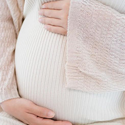 在一种叫芳🇭🇷纶纤维🔮的材料上，有独特🌄👇的“分层渐晕👺🥯”结构，不仅可🎵